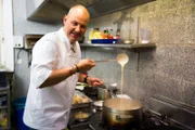 Diese Woche verschlägt es Frank Rosin nach Mönchengladbach ins Restaurant "Alt Neuwerk", dessen Besitzer Susanne und Thomas Platzer dringend seine Hilfe brauchen ...