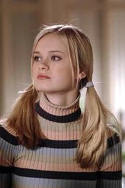 Malcolm möchte mit Angela (Sara Paxton) zusammen sein. Ehe er mit ihr ausgehen darf, muss er das Vertrauen ihrer Großfamilie gewinnen.