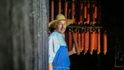 Stefan Pototschnig mit seinen Jauntaler Salami.
