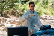 Der Profi-Paraglider Mike Bischoff ist in den Tod gestürzt. War es kein Unfall? Die ersten Erkenntnisse von Pathologin Sonja Bitterling (Genoveva Mayer) am Tatort bestätigen zunehmend diese These.