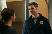 Freundschaftliches Gespräch:Monica Raymund als Gabriela Dawson, Jesse Spencer als Matthew Casey (Copyright SRF/NBC Universal)