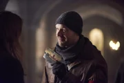 Während sich Eph (Corey Stoll) um Setraktians Gesundheit sorgt, reisen Fet und Quinlan nach Manhattan, um den Master aufzuhalten ...
