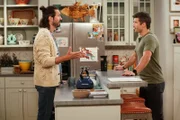 Freddy (Brian Thomas Smith, l.); Riley (Parker Young, r.)