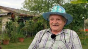 Rentner Michael gehört in der Gartenanlage Mannheim Waldhof schon zum Inventar. Seit über 50 Jahren ist die Parzelle im Familienbesitz. Immer mit von der Partie sind auch die selbst angelockten Papageien.