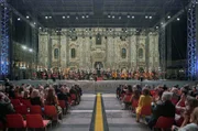 Das "Concerto per Milano" ist eine Institution der lombardischen Hauptstadt. Es wird jedes Jahr im Sommer auf dem Platz vor dem Mailänder Dom aufgeführt.