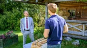 Markus (Timo Ben Schöfer) erinnert sich misstrauisch an Situationen mit Katja bzw. Vincent (Martin Walde).