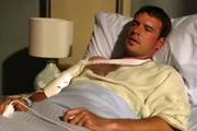 Die Untersuchungen ergeben, dass Hank Wiggen (Scott Foley) an massivem Knochenschwund leidet.
