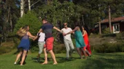 Traditionell sollen Paare in Schweden beim alljährlichen Mittsommerfest besonders leicht zueinander finden. Es ist das Fest der Fruchtbarkeit.