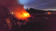 Das Auto brennt