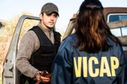 Tomas Esquivel (Lucca De Oliveira, l.); Clarice Starling (Rebecca Breeds, r.)