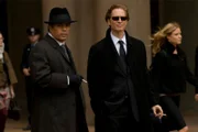 (l-r) Esai Morales als Joseph Adams, Eric Stoltz als Daniel Graystone