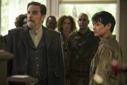 Francis Tumblety (Lane Davies, l.); Kevin Tran (Osric Chau, r.)