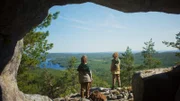 Ronja und Birk leben in einer verlassenen Bärenhöhle.