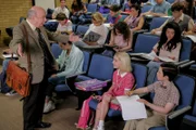 (v.l.n.r.) Dr. Sturgis (Wallace Shawn); Paige (Mckenna Grace); Sheldon (Iain Armitage)