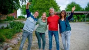 Die Stimmung unter den Kandidaten ist super! Nach zwei von vier Folgen ist die "Wie lecker ist das denn?!"-Gruppe Jens, Anna, Henning und Bea (v.l.n.r.) schon eng zusammengewachsen.