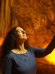 Geologin Elisa Kagan in der Höhle von Jericho.