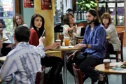 Um Zoey (Sophie Winkleman, r.) für sich zu gewinnen, legt sich Walden (Ashton Kutcher, l.) ziemlich ins Zeug. Doch wird es ihm gelingen?