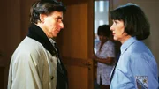 Ulrich (Ulrich Anschütz) macht Jutta (Claudia Loerding) eine Szene, weil sie nicht mehr mit ihm nach Spanien gehen will.
