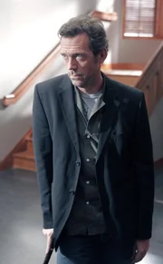 Ein zwölfjähriger Junge wird mit Fieber und Husten ins Krankenhaus eingeliefert. Dr. House (Hugh Laurie) interessiert sich jedoch mehr für einen seltsamen Ausschlag, den er bei Gabe feststellt.
