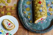 Biscuitrolle mit einer süßen Ricottafüllung.