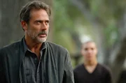 JD (Jeffrey Dean Morgan) muss sich mit seiner Ex-Frau auseinandersetzten, um über das Wohlbefinden ihrer gemeinsamen Tochter zu sprechen ...