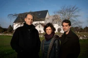 "Nord Nord Mord - Sieverst und die letzte Beichte" - Drehstart: Von links: Carl Sievers (Peter Heinrich Brix), Ina Behrendsen (Julia Brendler), Hinnerk Feldmann (Oliver Wnuk)