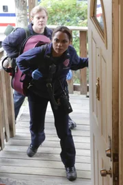 Gabriela Dawson (Monica Raymund) muss von nun an mit ihrem neuen Kollegen Chout (Alex Weisman) zusammenarbeiten. Nur leider versteht sie sich nicht sehr gut mit ihm...
