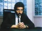 Lt. Castillo (Edward James Olmos) beauftragt Sonny Crockett und Ricardo Tubbs mit der Überwachung von Albert Lombard. Er soll vor Gericht gegen Librizzi aussagen und deshalb ist sein Leben in Gefahr.