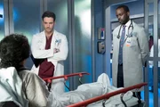 -- "Heart Matters" Episode 210 -- Pictured: Colin Donnell als Connor Rhodes, Ato Essandoh als Isidore Latham -- "Heart Matters" Episode 210 -- Pictured: Colin Donnell als Connor Rhodes, Ato Essandoh als Isidore Latham