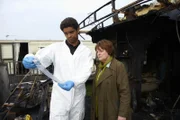 Dr. Marcus Summer (Kingsley Ben-Adir, l.);   Vera Stanhope (Brenda Blethyn, r.)