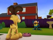 Garfield zw&auml;ngt sich in ein Superheldenkost&uuml;m und ist fortan der &bdquo;Megam&auml;chtige Typ&ldquo;, der die B&uuml;rger der Stadt vor allem M&ouml;glichen rettet.