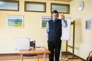 Girwidz möchte einen MPU Kurs besuchen- heimlich (im Bild: James Newton als Boris Ratzke)