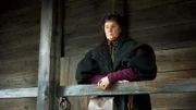 Die Dorfchefin Valdir (Pernilla Augus) macht Druck auf die Dorfsoldaten.