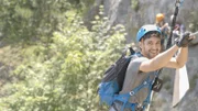 Ein Kletterer beschreitet bei der Eröffnung des Prinner-Klettersteigs die Route an der Hohen Wand.