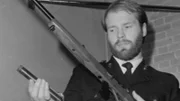 Durch den Schalldämpfer der Tatwaffe gerät Jeremy Bamber in den Fokus der Ermittler.