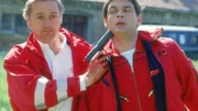 Johann Matucini (Markus Hering) bedroht Enrico Contini (Tom Mikulla) mit einer Pistole.