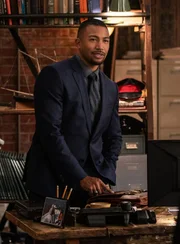 Special Agent Quentin Carter (Charles Michael Davis)