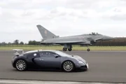 Ein weiteres Top Gear-Highlight: Das Rennen zwischen einem Bugatti Veyron und einem Eurofighter-Jet.