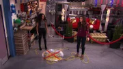 L-R: Simone (Genneya Walton), Phoebe Thunderman (Kira Kosarin)
