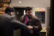 Salvatore Esposito als Pedone, re.