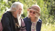 Billy Brown und Ami Brown relaxieren zusammen auf der Ranch.