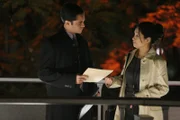 Wer war wirklich Schuld am Tod von Sloane, die vor 10 Jahren bei einem Autounfall ums Leben kam? Det. Scott Valens (Danny Pino, l.) und Frannie (Susan Chuang, r.) gehen der Sache auf den Grund ...