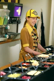 Sue (Eden Sher)