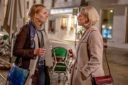 (v.li.): Jana Pisati (Cornelia Ivancan), Marlene Neundorfer (Caroline Hochfeiner)