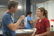 Jims (Matt Passmore) Ermittlungen beginnen in Callies (Kiele Sanchez) Krankenhaus, wo das Opfer gearbeitet hat.