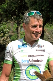 Die vielen Berge und kurvenreichen Straßen sind eine Herausforderung für jeden Radfahrer – auch für Günther Palla am Col de Battaglia.