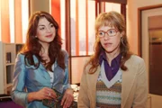Mariella (Bianca Hein, l.) lädt Lisa (Alexandra Neldel, r.) auf einen Kaffee ein. Lisa weiß nun nicht, wie sie sich verhalten soll ...