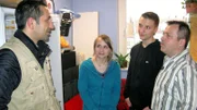 Andreas ist kein Sammler im eigentlichen Sinne, aber ein geschickter Ankäufer. So hat er im Laufe der Jahre doch das ein oder andere Schnäppchen angeschleppt und in Keller und Wohnung gestapelt. Nur mit dem Verkaufen hapert es gewaltig. Die genervte Familie ruft Trödelexperte Mauro Corradino (li.) zu Hilfe...
