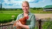 Die zweite Gastgeberin bei "Wie lecker ist das denn?!" ist Anna Propp. Sie empfängt ihre Gäste auf ihrem Hühnerhof im mecklenburgischen Selow.
