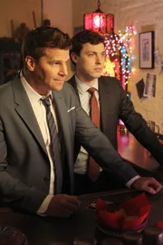 Booth (David Boreanaz, l.) und Sweets (John Francis Daley) müssen eine uralte Fehde untersuchen.